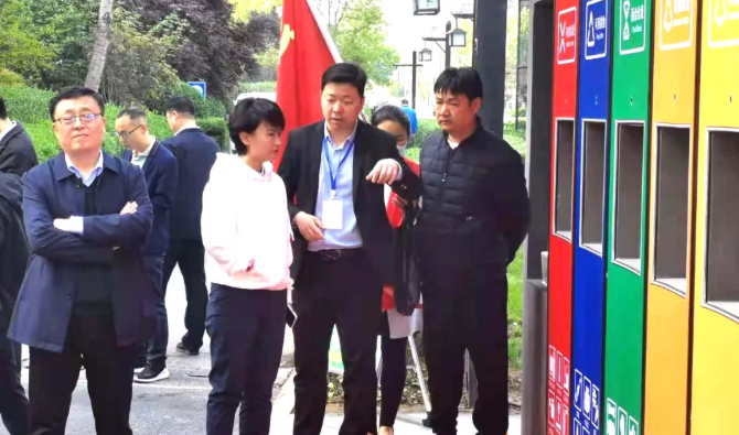 濮阳市华龙区领导莅临索克未来路垃圾分类项目参观考察